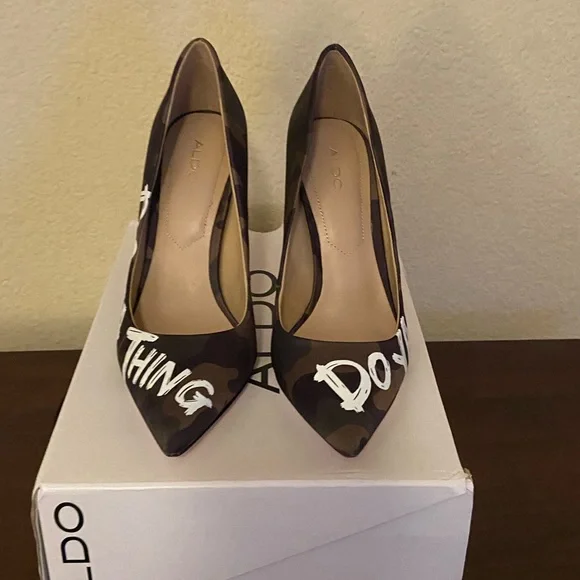 Brand new, never worn - Picture 3 of 3